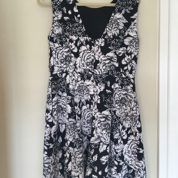 Floral Adrianna Papell Dress - Picture 3 of 7